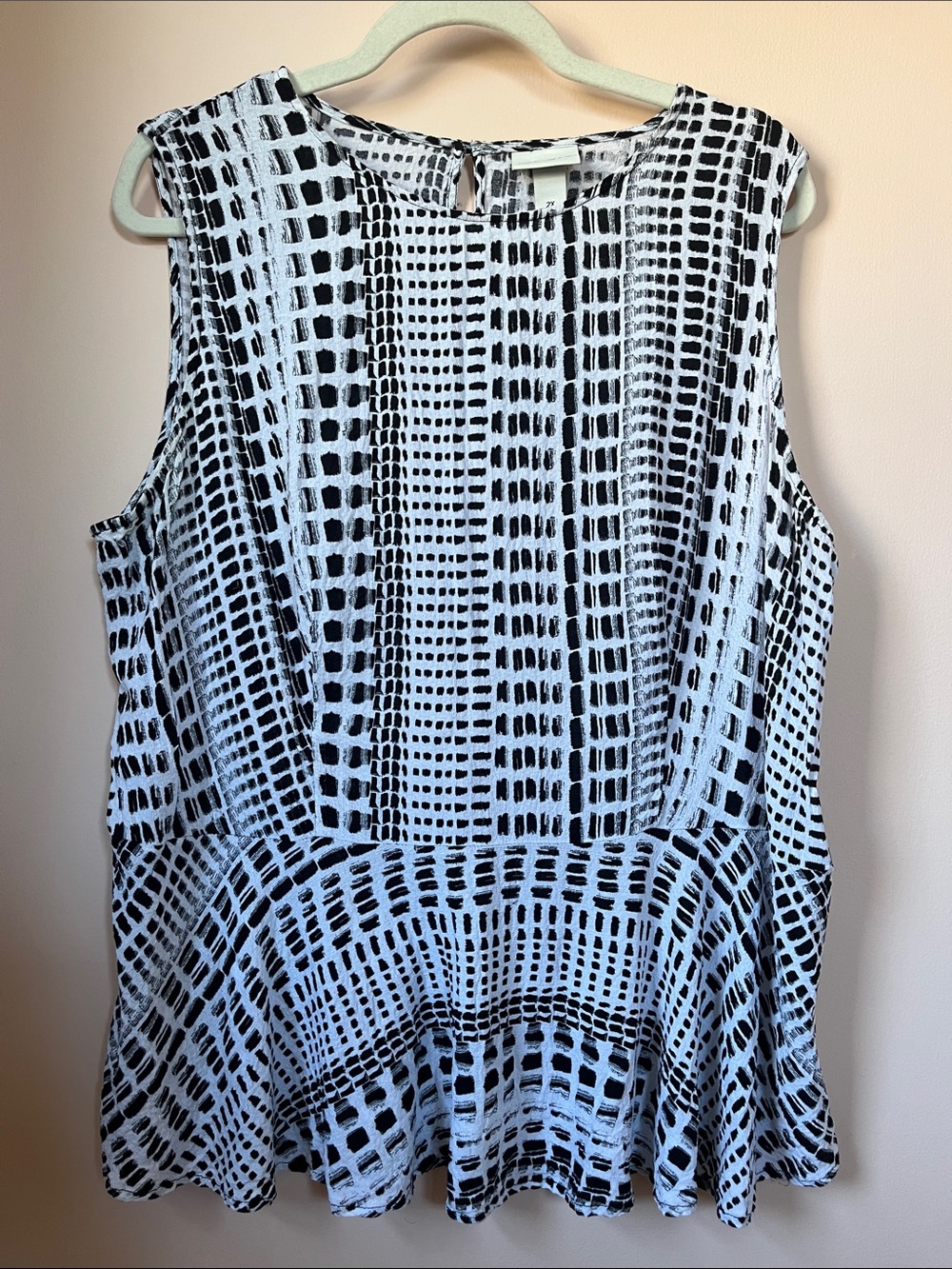 AVA & VIV Sleeveless Peplum Top Black & White Pattern 2X